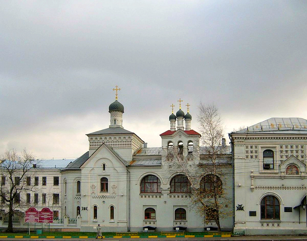 Центральная клиническая больница святителя Алексия в Москве. Храм Тихвинской иконы Божией матери при больнице святителя Алексия.