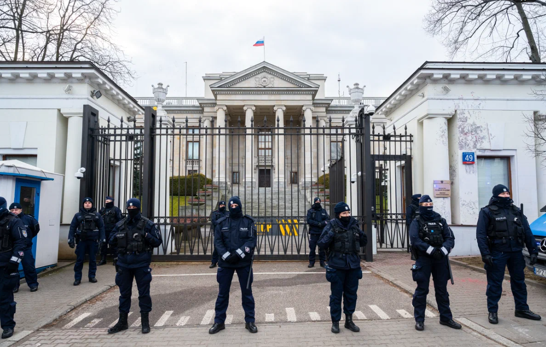 Речь в варшаве. Посольство РФ В Польше. Посольство Польши в Варшаве.