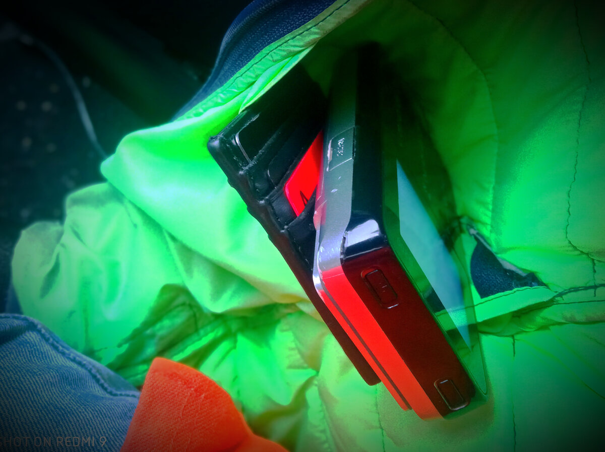 А потом я ещё долго ломал голову, с какой же из трёх карт списались деньги???