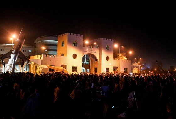    Суданцы празднуют уход Авада ибн Ауфа с поста главы военного совета