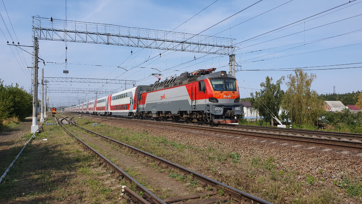ЭП20-065 с поездом Москва-Адлер