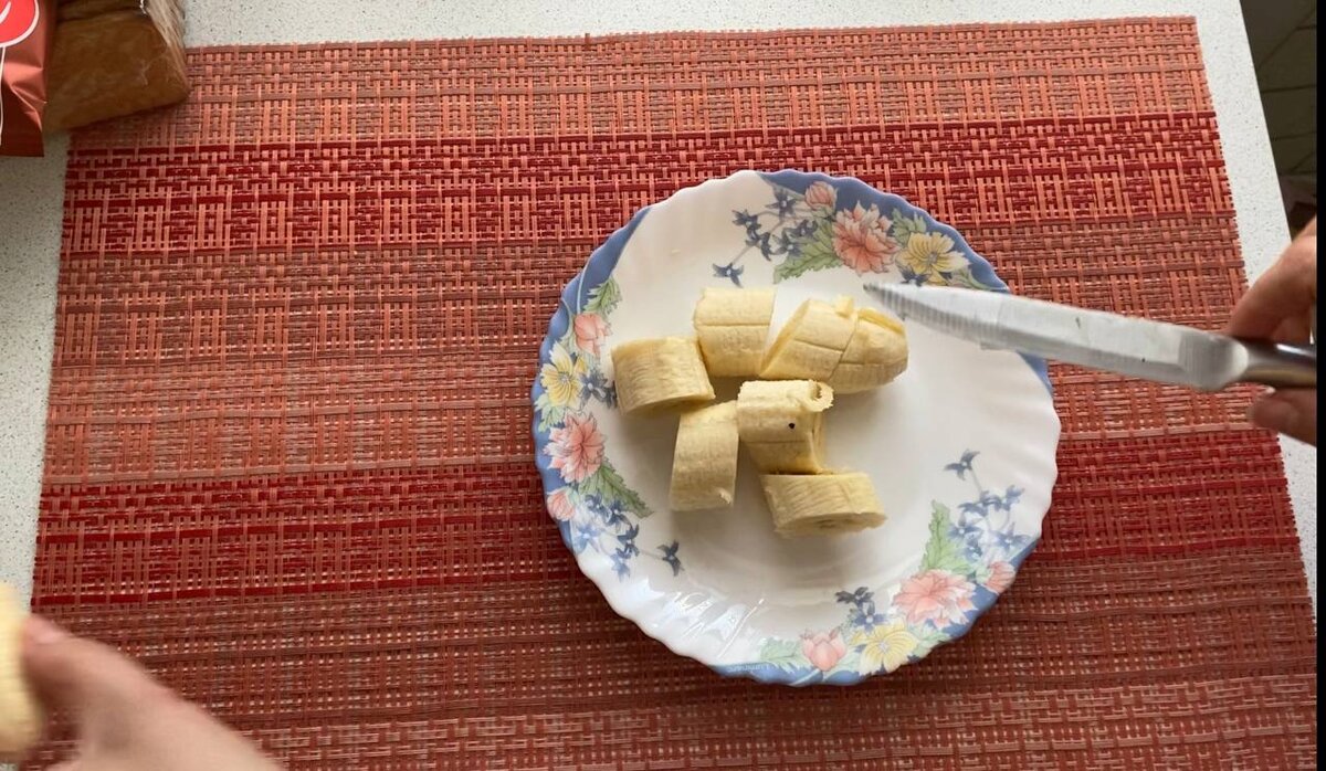 Нарезать банан