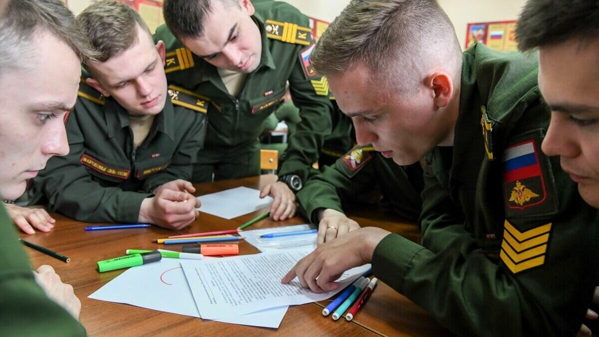     Премьер -министр Михаил Мишустин подписал постановление о бесплатном переобучении участников спецоперации и субсидии работодателям за их трудоустройство. Это выглядит тем более актуально, что с ЧВК Вагнер заключили контракты более 5 тыс. заключенных. Какой будет жизнь всех этих людей после СВО?