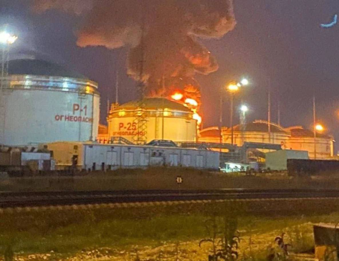 Атаки на российские нпз. Нефтебаза Краснодар. Пожар на нефтебазе Краснодарский край.