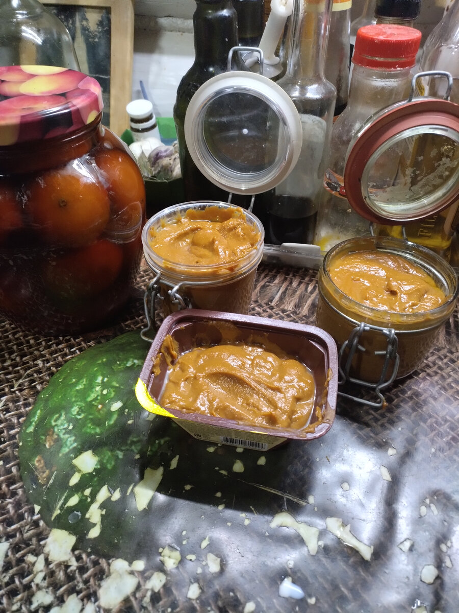 Один из вариантов употребления сыра - с мандарином из сиропа из банки