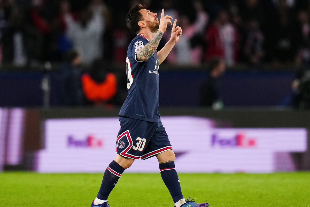     Месси отстранили от тренировок и лишили зарплаты: почему это произошло и когда футболист вернется на поле?