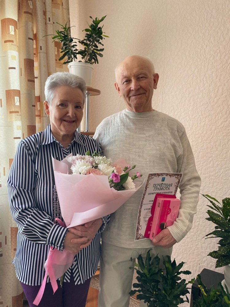    Красивые и яркие. Изумрудные!