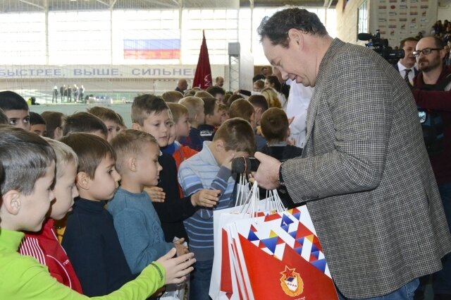    Чиновников от спорта и представителей спортивного сообщества задевало, что волгоградские мальчишки будут воспитываться не в духе «Ротора». Фото:  АиФ