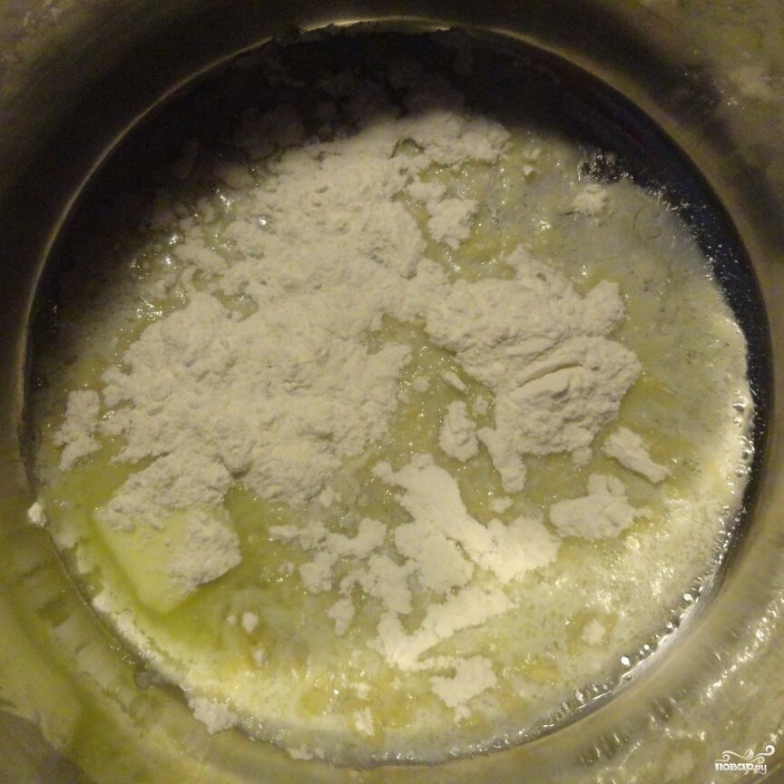 бешамель. добавить муку в соус. консистенция сухой мучной пассеровки. виды мучных пассеровок для соусов. подлив из муки.