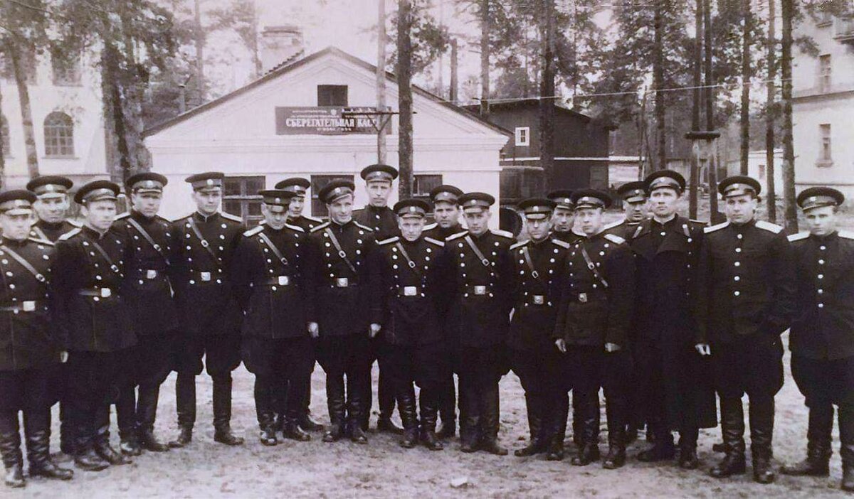 В 1950-ые годы у дубненской (тогда ещё иваньковской) милиции было "фронтовое" лицо. Фото из личного архива автора.
