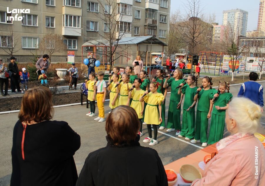 Праздничное мероприятие на улице Крылова