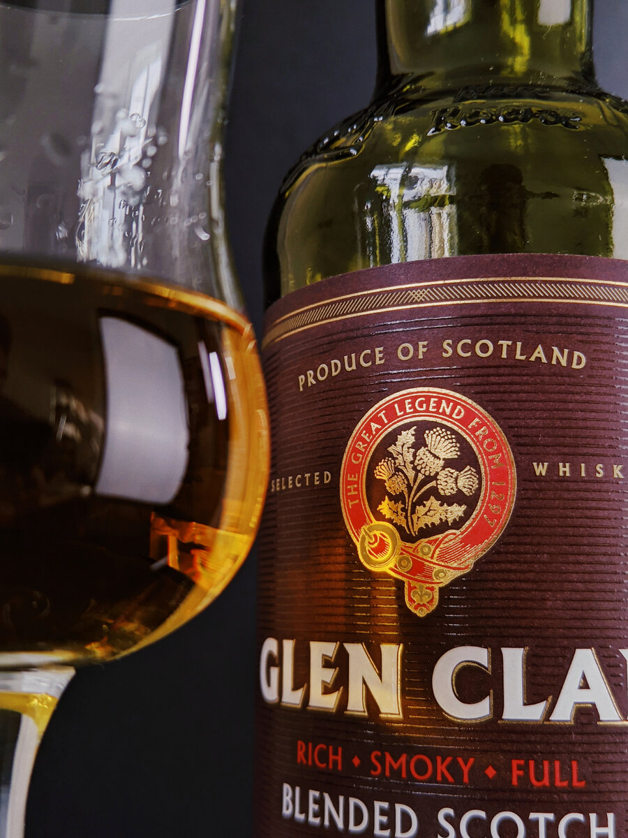 Виски glen clan. Glen Clan виски. Глен клан шотландский. Glen Clan Peated Blend. Торфяной виски.