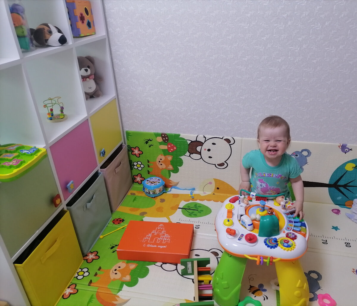 Вот такой стеллаж собрал наш папа. 