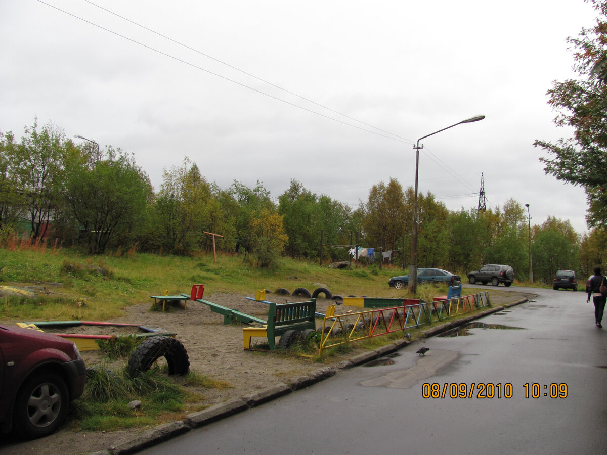 Наш двор... точнее - только половинка.
