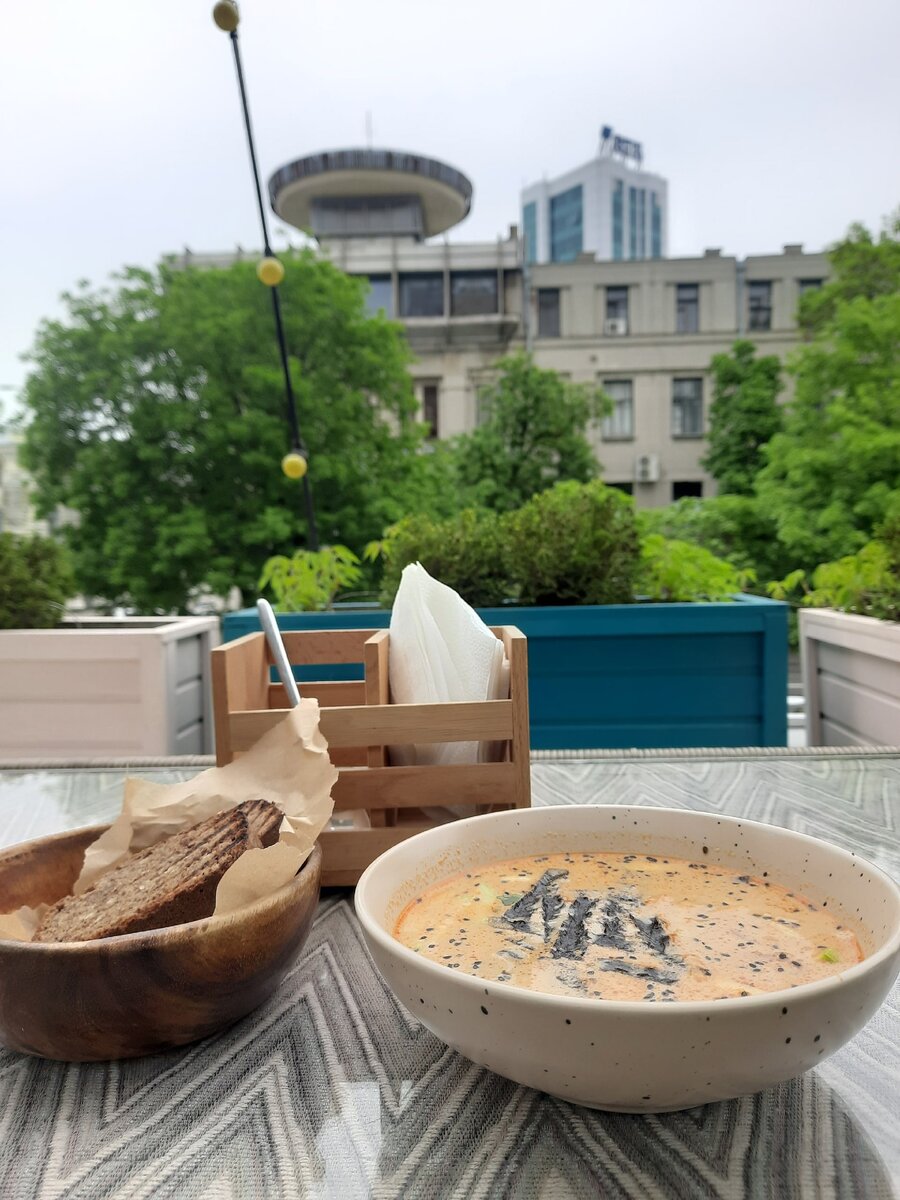 Суп "Том ям" и хлеб из зелёной гречки