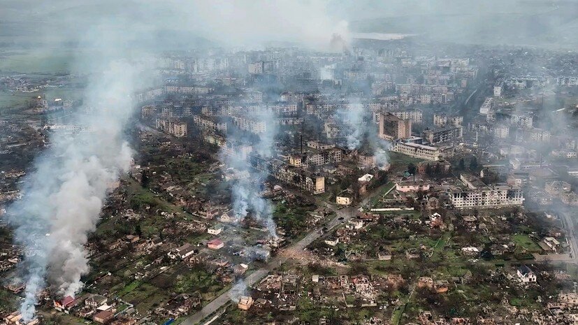     Бои на западе Артёмовска, архивные кадры РИА Новости