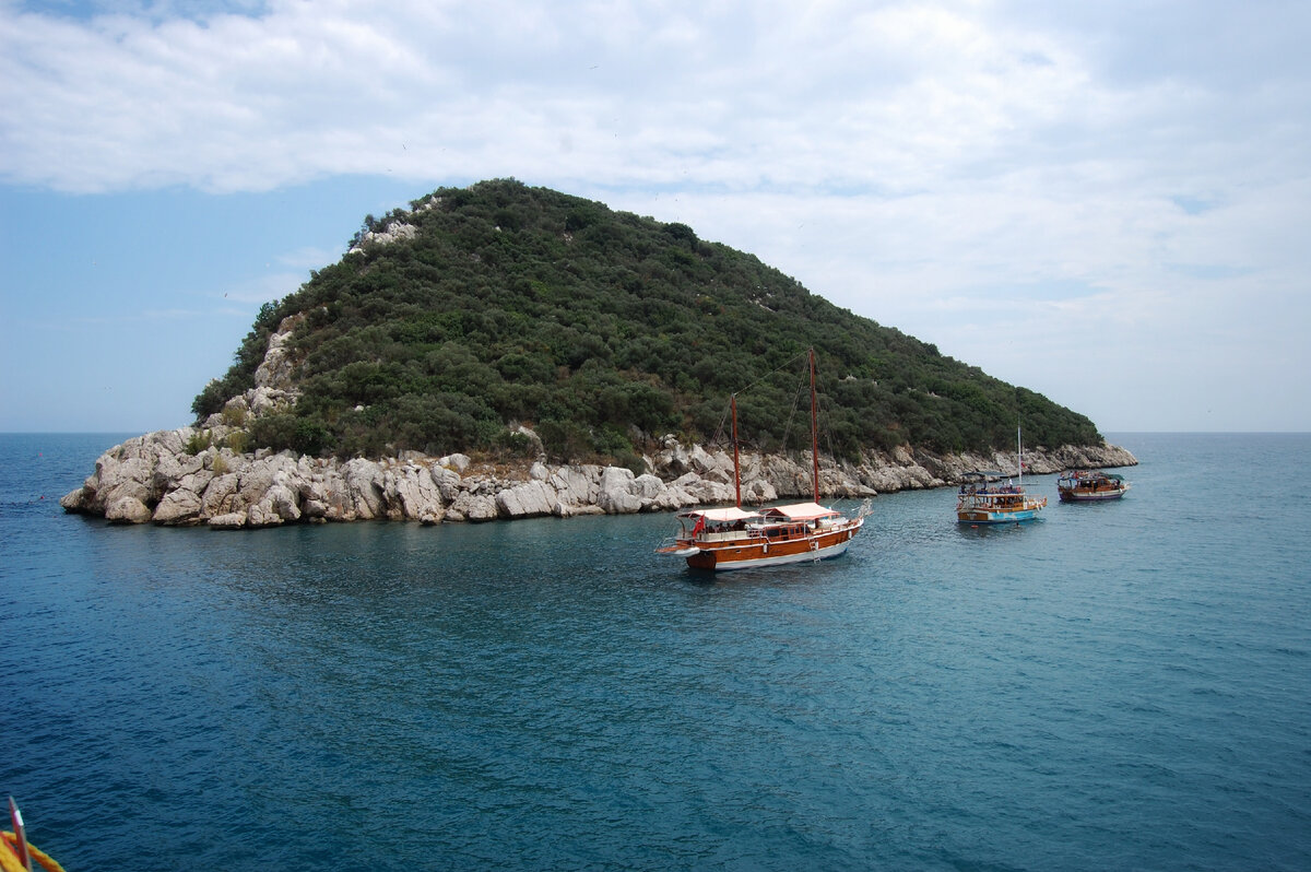 Остров Черепахи, знаменитая достопримечательность по дороге в Кемер