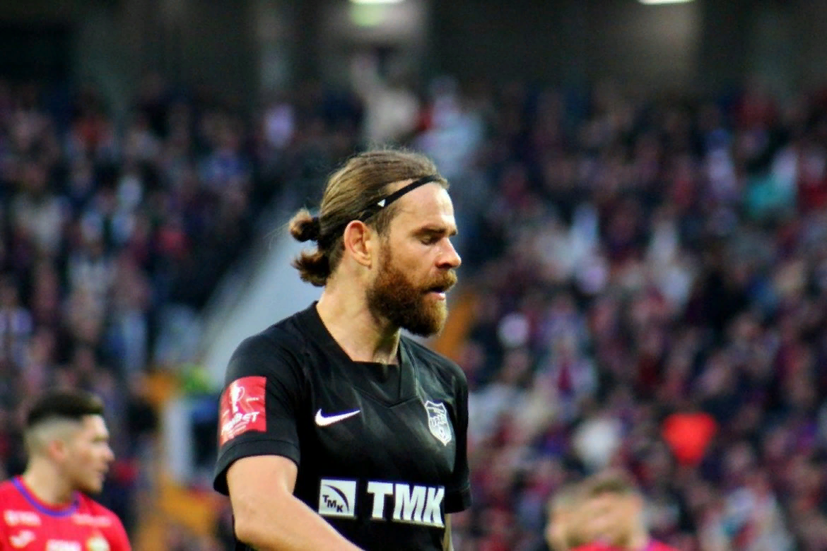 Уральский мотоцикл едет, но барахлит и нуждается в ремонте. Почему ...