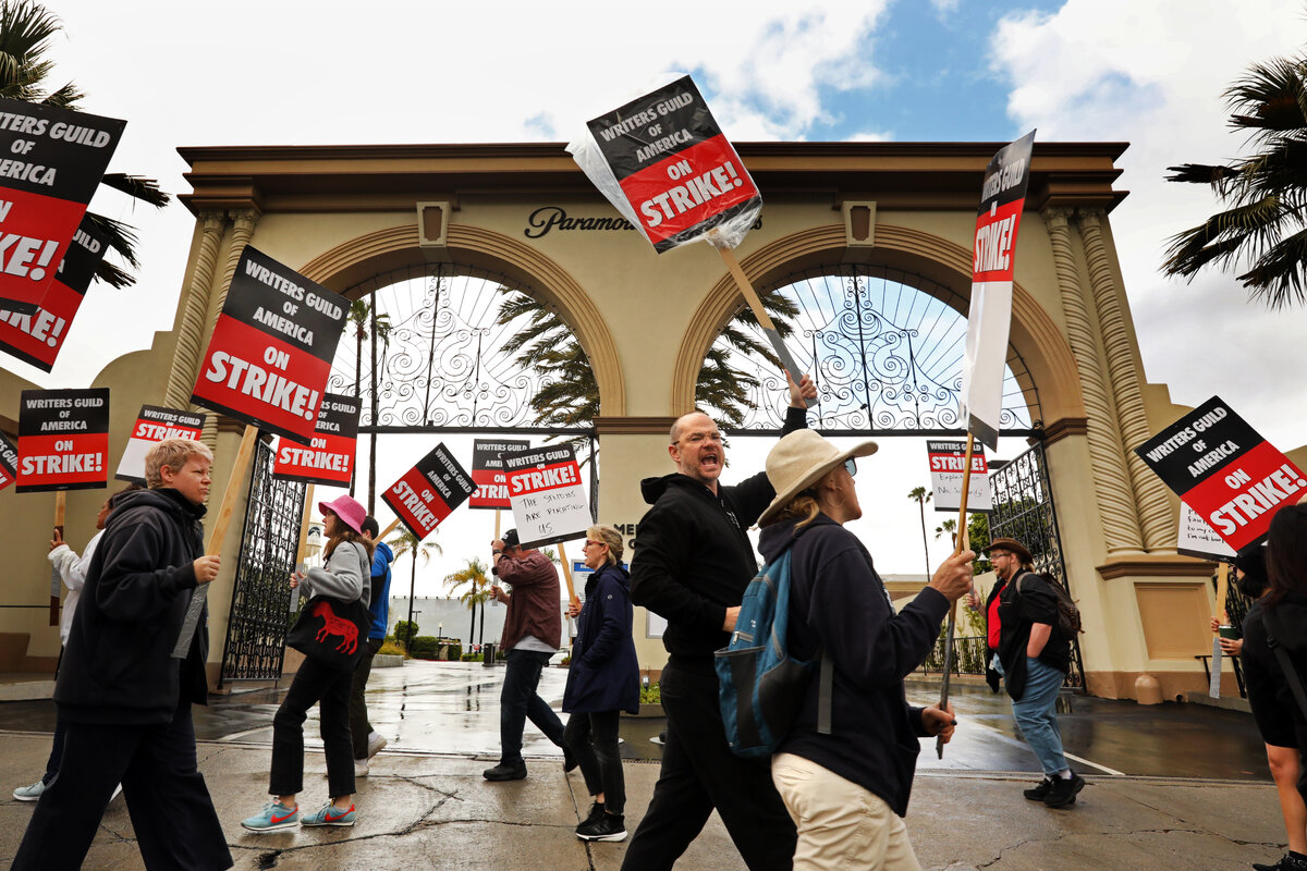     Забастовка сценаристов в США: почему это происходит и чего они хотят?