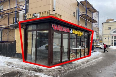    Незаконная пристройка к зданию в Басманном районе Москвы до демонтажа © Пресс-служба Государственной инспекции по недвижимости Москвы
