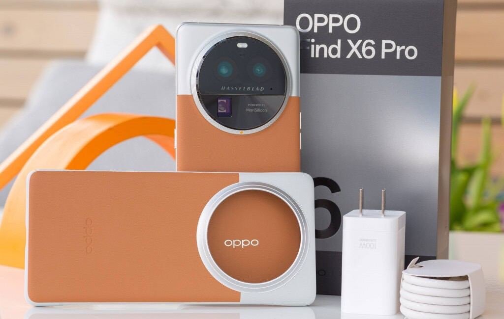    Oppo включает в комплектацию своих смартфонов зарядное устройство. Фото: gsmarena.com