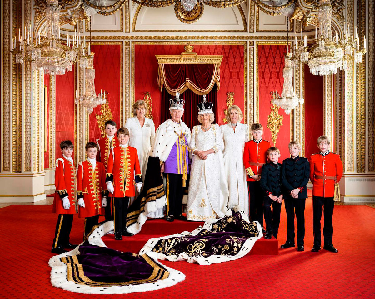 Наследник престола 2023. Букингемский дворец Королевская семья. Королевская семья Англии коронация.