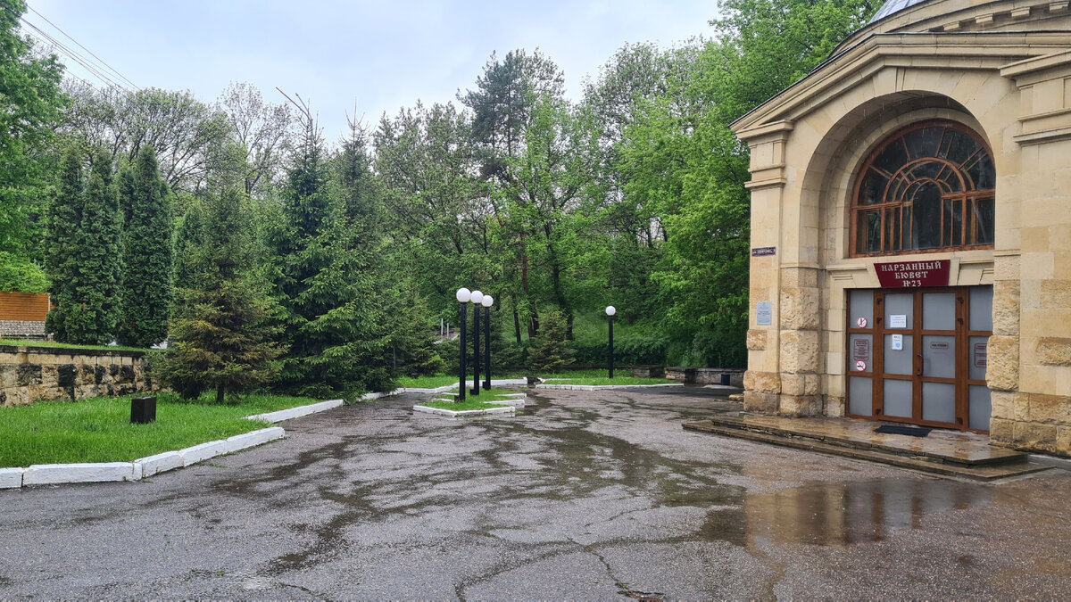 Вот один из бюветов на ул. Кирова 3