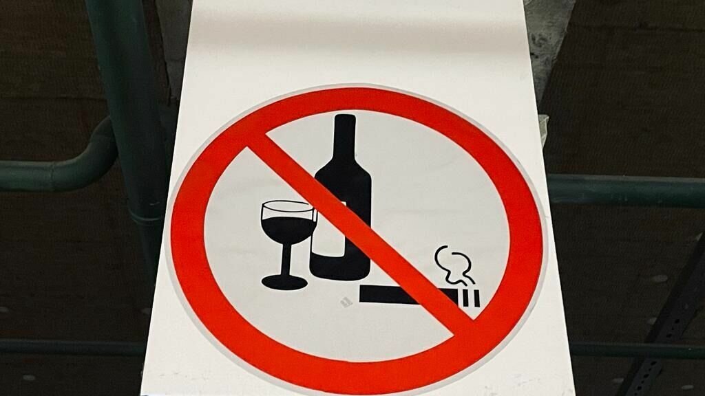     В Ростовской области 22 и 23 мая установят запрет на продажу алкоголя из-за проведения выпускных мероприятий, сообщили в департаменте потребрынка региона.