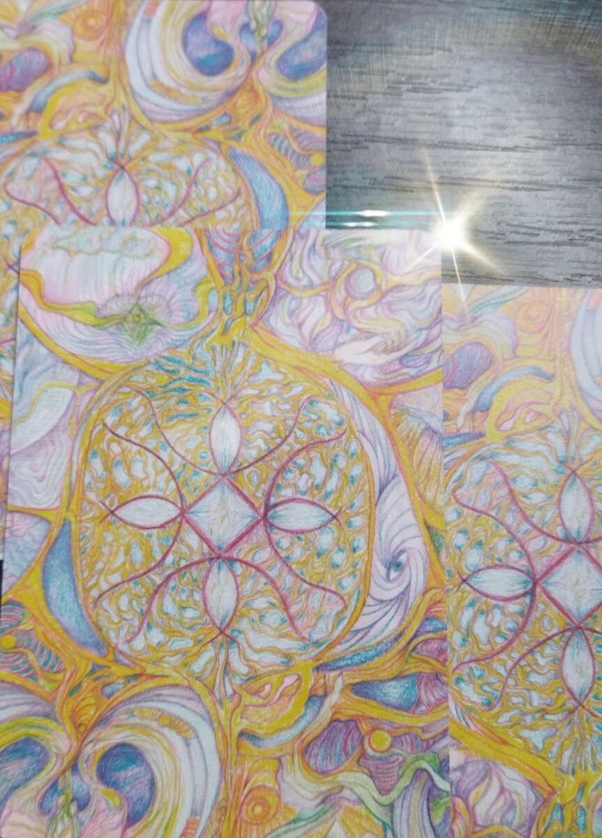 На "рубашке" карт изображена Руна " Космическая Любовь"