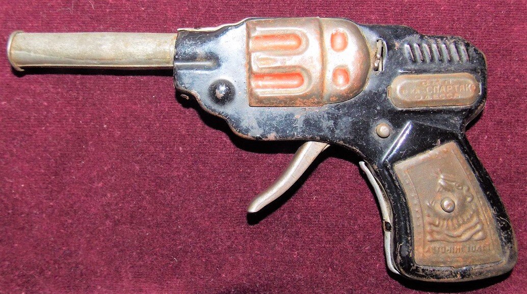 Револьвер фабрики "Спартак". Фото А. Бусс.