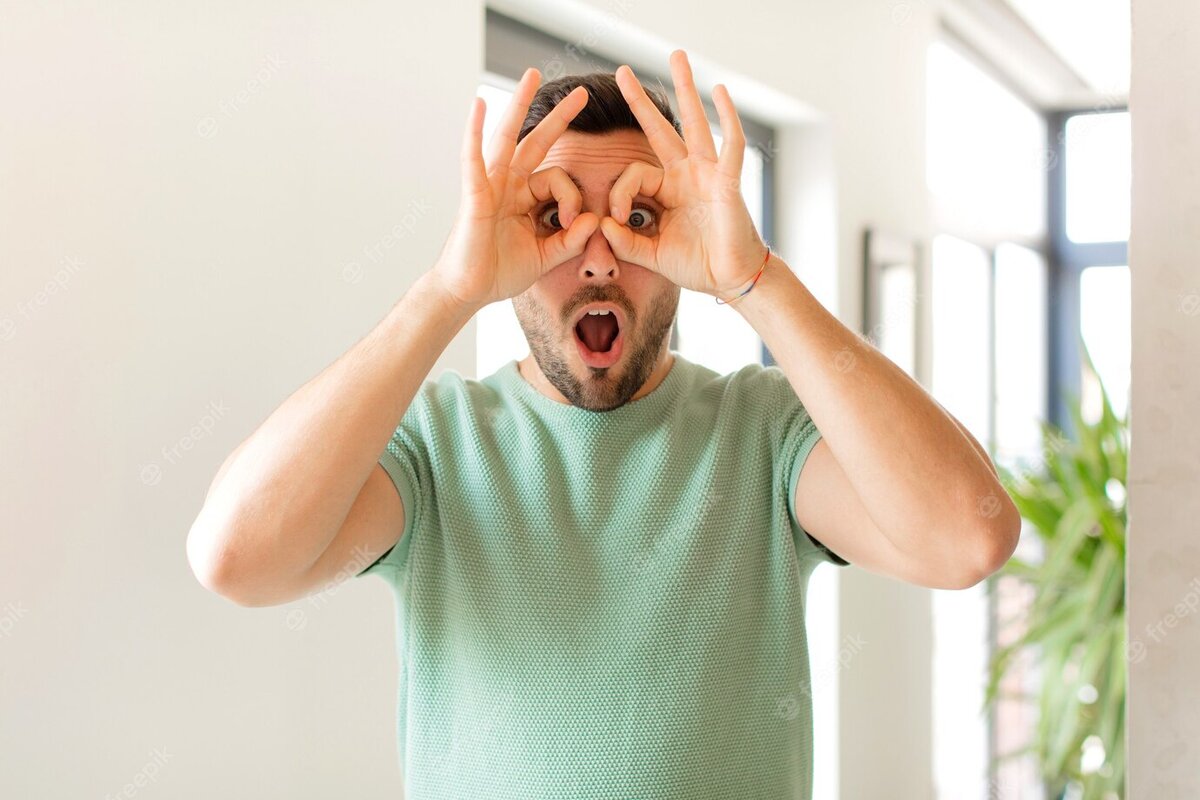 https://ru.freepik.com/premium-photo/feeling-shocked-amazed-and-surprised-holding-glasses-with-astonished-disbelieving-look_13713241.htm