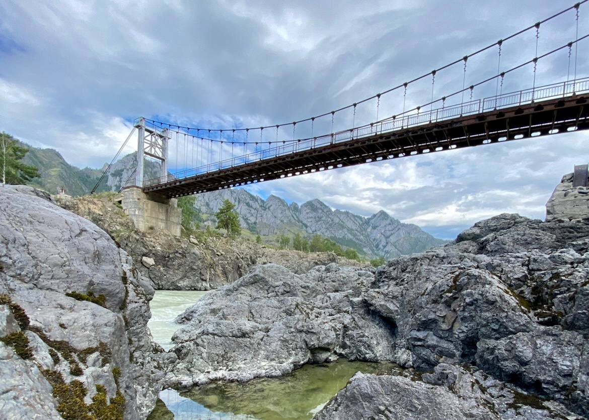 Ороктойский мост не конечная точка Чемальского тракта, за мостом есть  несколько интересных для путешественника мест | По Алтаю с Ольгой | Дзен