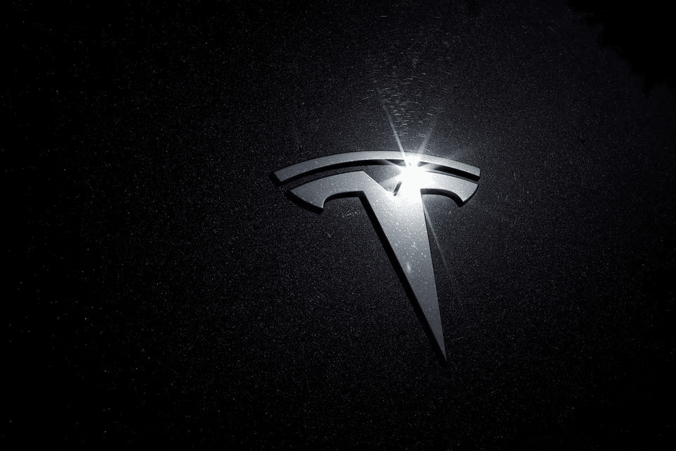    Логотип Tesla / ©Reuters/Lucy Nicholson