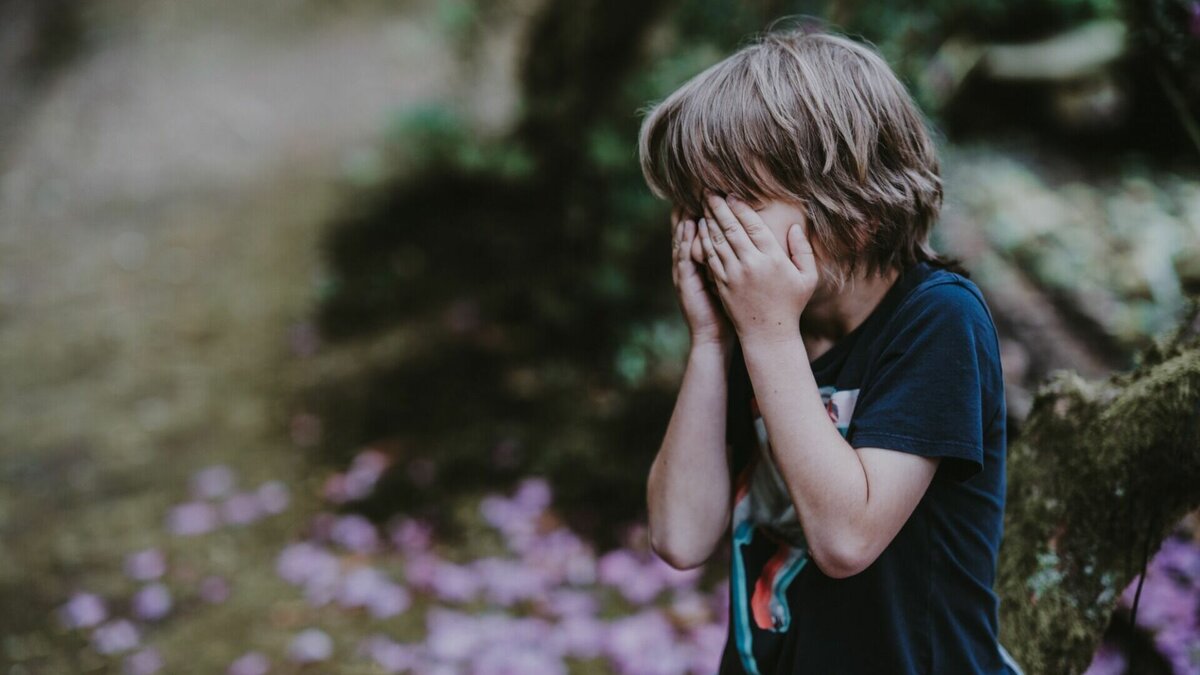     В селе Приисковое Орджоникидзевского района 7-летний мальчик лишился глаза. В него попал осколок ножа, когда отец готовил ужин для семьи.