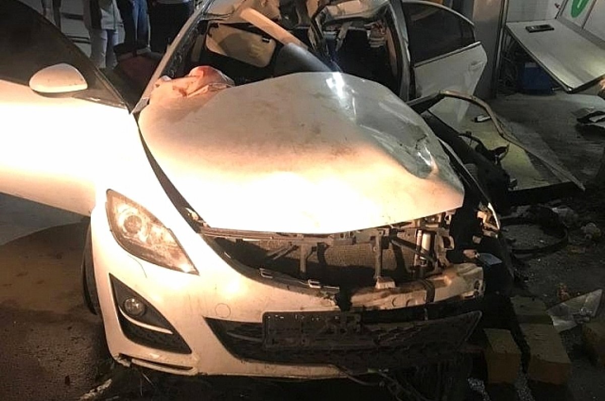    В Новочеркасске в ночном ДТП с Mazda пострадали два человека