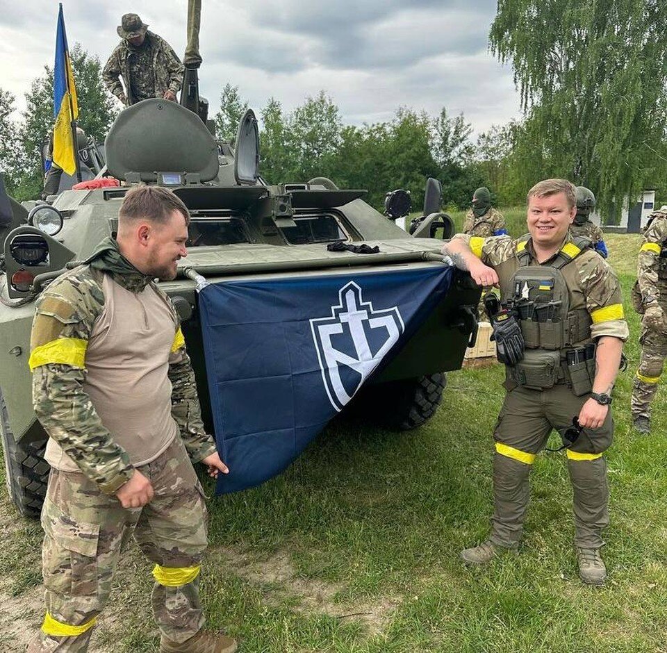    Скачков на фото справа СОЦСЕТИ