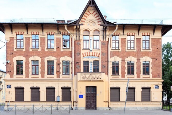 ГБОУ школа № 4 Василеостровского района, Средний проспект, д. 80 лит. А