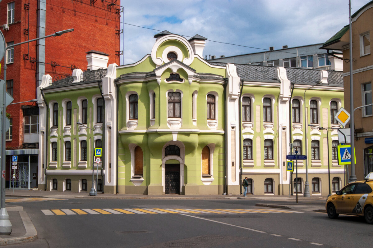 Дом Абрикосовых на улице Малая Красносельская.