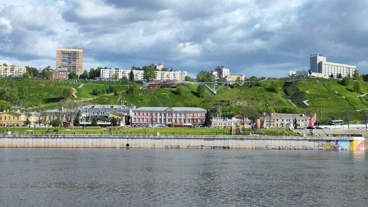     Численность населения Нижнего Новгорода вырастет до двух миллионов человек через 100 лет. Так считает популярная нейросеть, вопрос которой задал NewsNN.