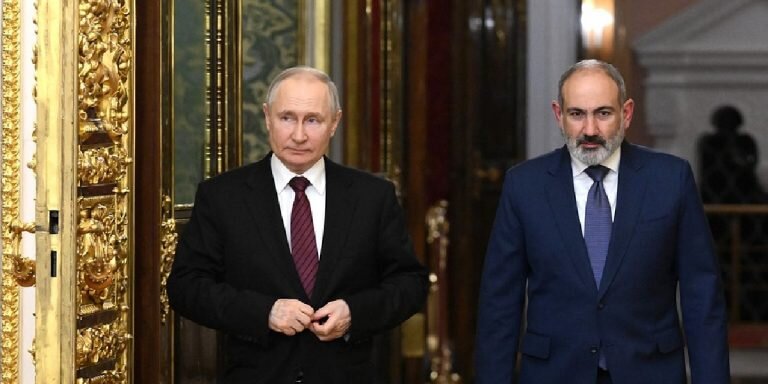 Фото: с сайта Кремля (http://static.kremlin.ru/media/events/photos/big/jMYiBkAAfQPdJIGuq8yXxCrMJUzHHUt2.jpg)