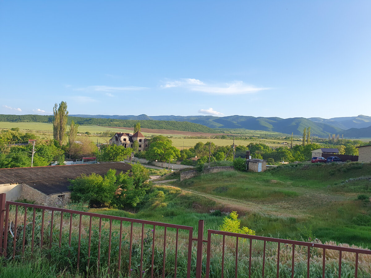 Красота природы так завораживает,смотря на такую красоту приходят мысли о прекрасном .