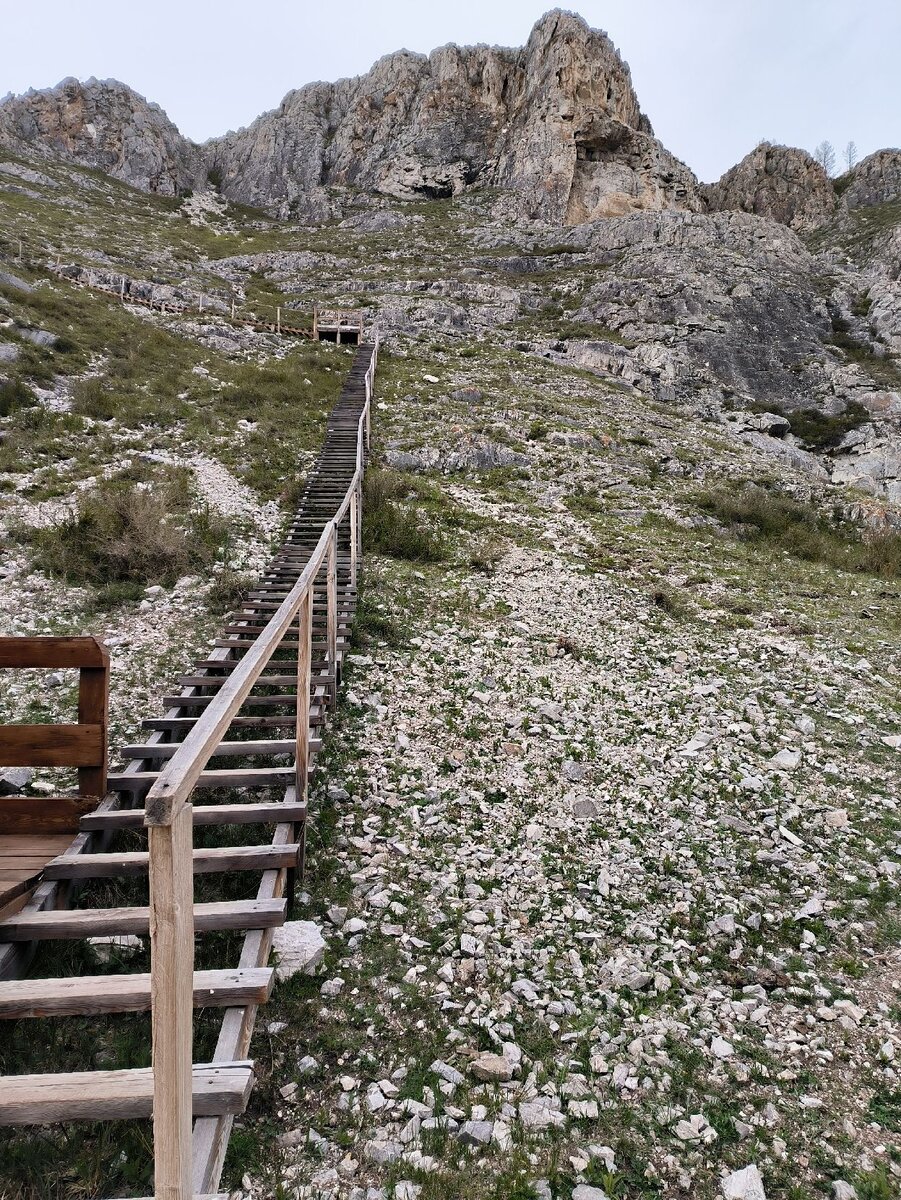 И перила есть