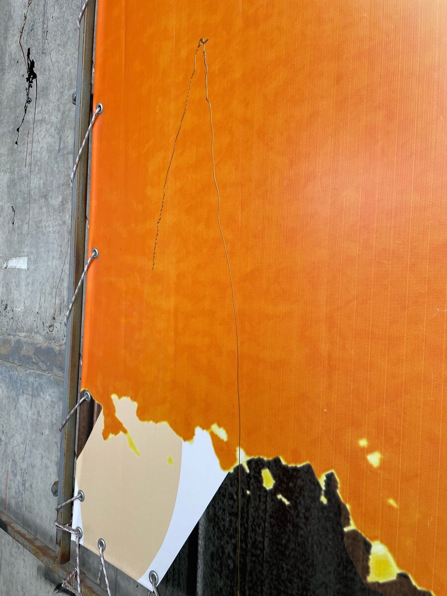    В Петрозаводске подростки испортили чужое имуществоСкрин видеофрагмента, видео Гадира Гадирова, группа ВК «ДТП Петрозаводска и Карелии»