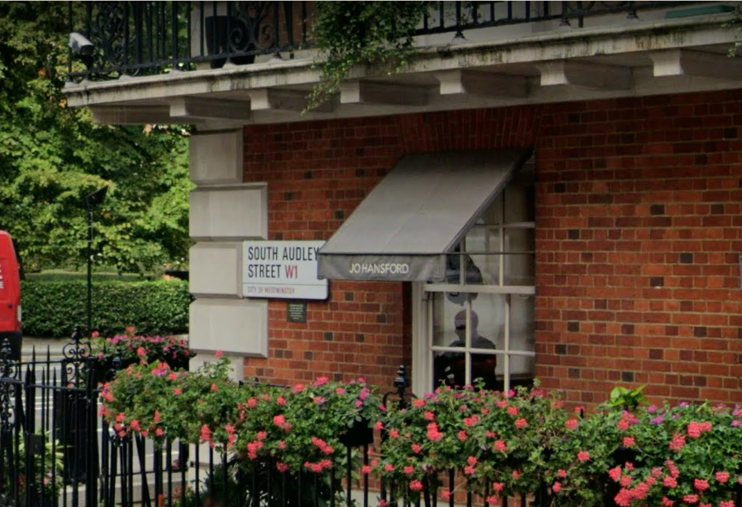 Дом на углу Гросвенор-сквер и Саут-Одли-стрит, где произошла злополучная встреча Дориана Грея и художника Бэзила Холлуорда