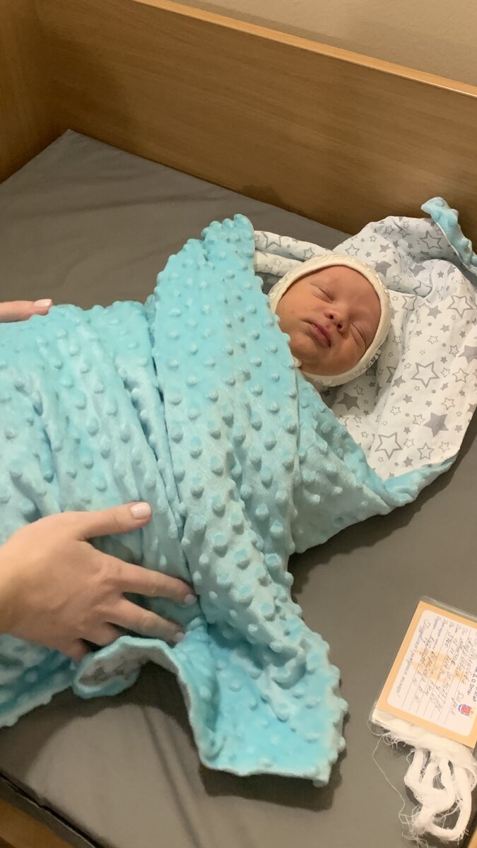 Вот так мы выписывались, в нашем милом пледике!