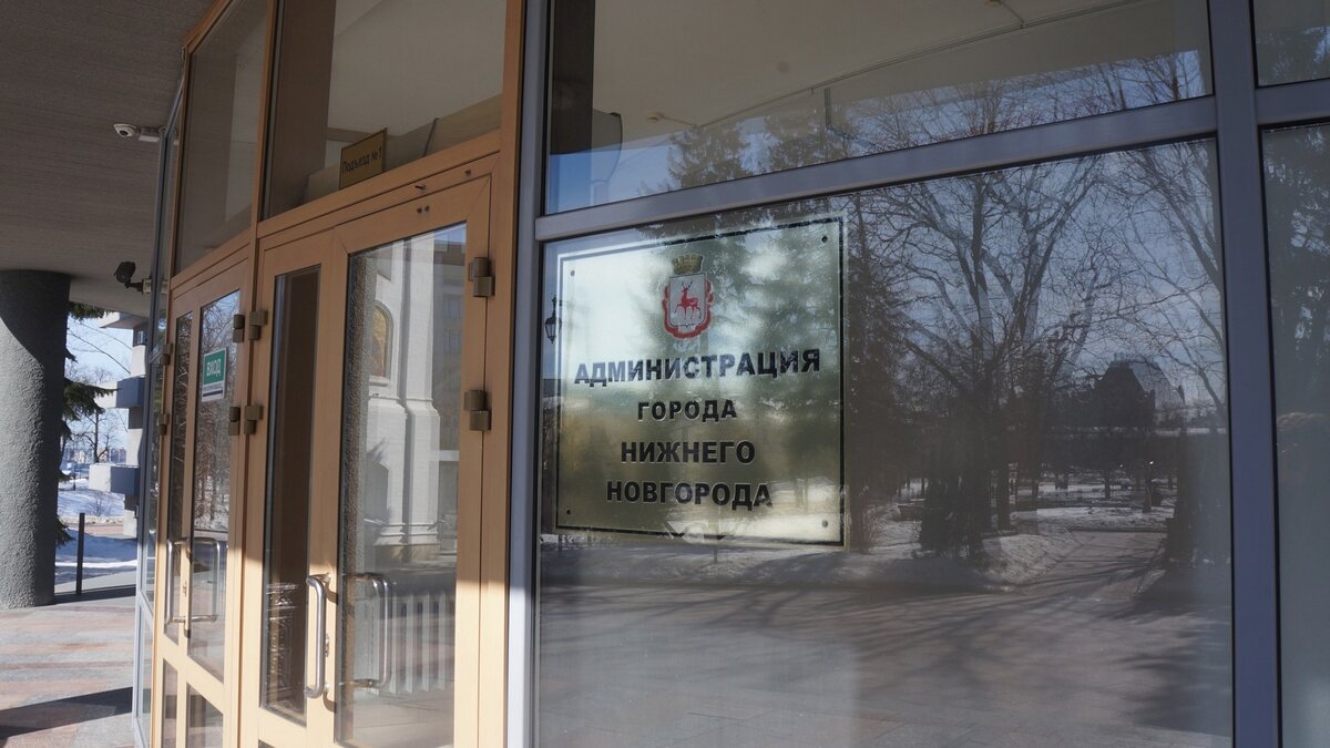     Первый заместитель нижегородского мэра Дмитрий Сивохин, предположительно, в ближайшее время покинет свой пост. Об этом пишет Telegram-канал «ВОВК».