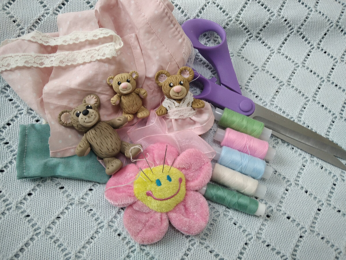 Мои самые первые фигурки из полимерной глины.