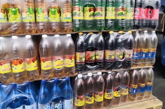    Из Забайкалья в ДНР отправили минеральную воду и сладкую газировку. Фото: Аккаунт губернатора Забайкальского края Александра Осипова во ВКонтакте