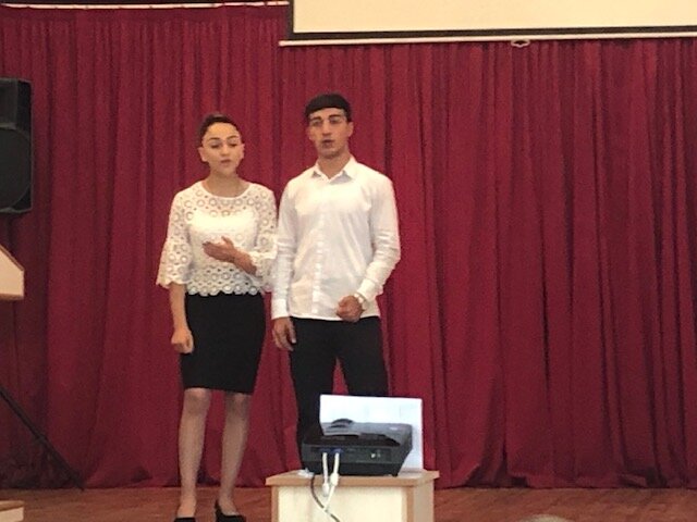 В связи с Международным днём русского языка в Степанакерте состоялся конкурс чтецов. Фоторяд