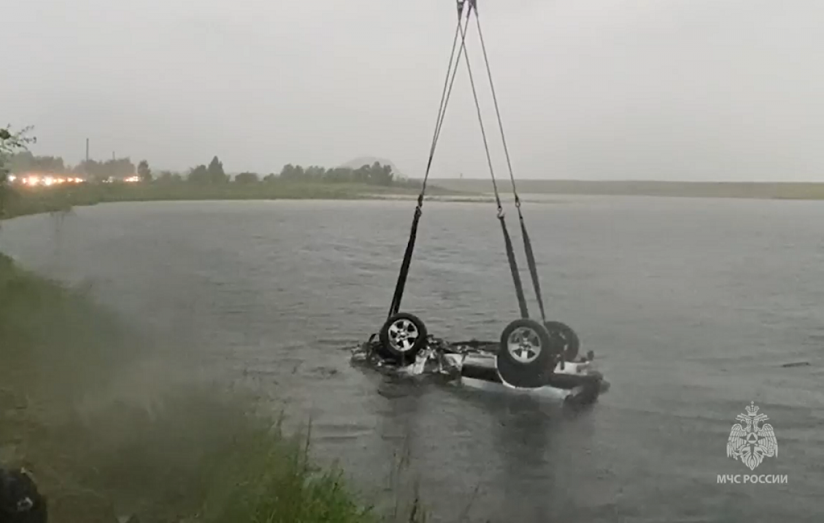 В автомобильной аварии водитель получил травму на вопросы отвечает односложно
